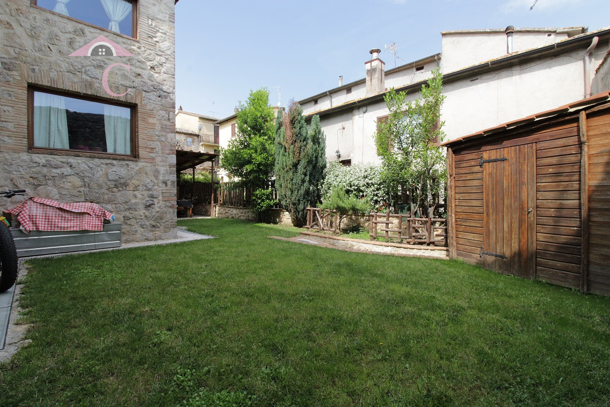 quadrelli proprieta storica e di lusso giardino pietra a vista terrazza panoramica 11.png